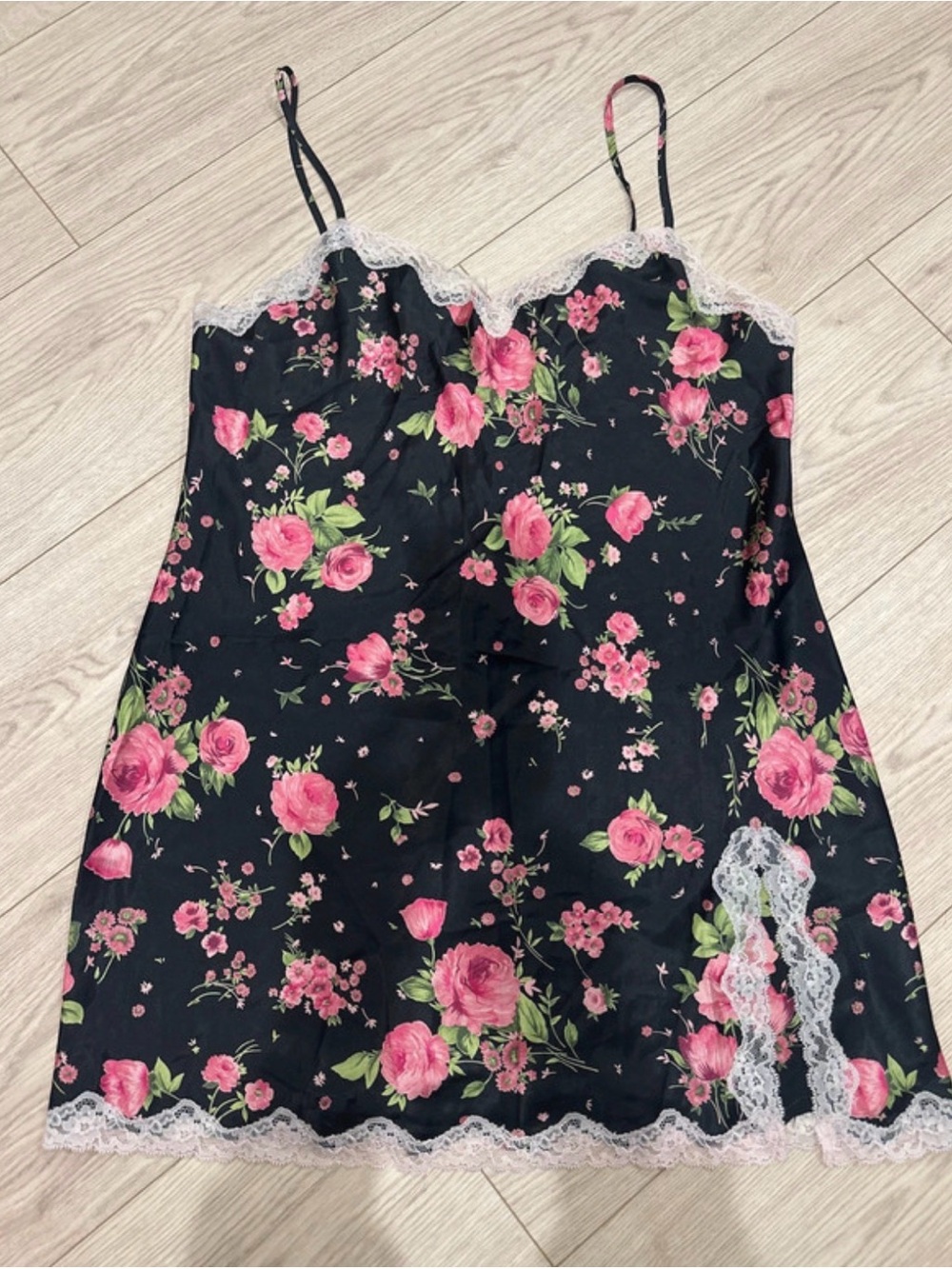 Vintage Y2K Victoria’s Secret Floral Satin Lace Slip Chemise L